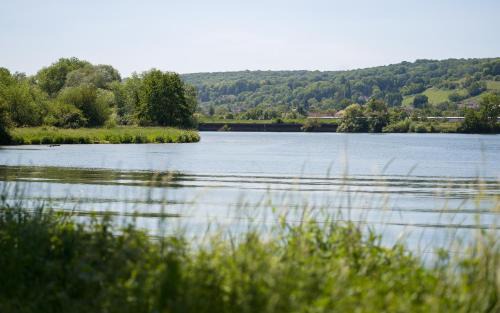 Pressagny-lʼOrgeuilleux Villa | Maison du Passeur du XVIII siècle, classée, Authenticité et Confort avec Jardin et SPA, proche Giverny, 1 heure de Paris