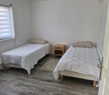 Tille Apartment | Maison Eden à 400 m de l'aéroport