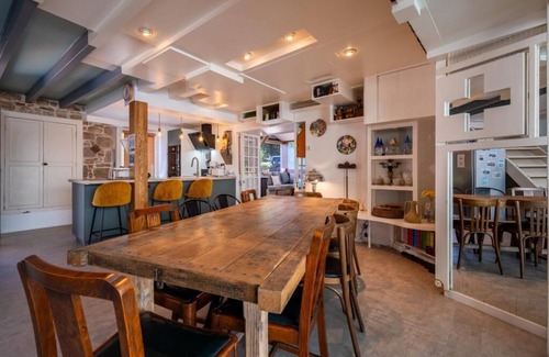 Montfarville House | Maison en Pierre, Piscine et Jardin Proche mer