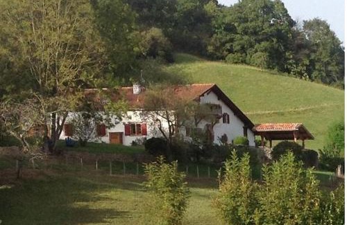 Saint-Etienne-de-Baigorry Bed & Breakfast | Maison Ameztoia XVe siècle chambres d'hôtes Navarraises