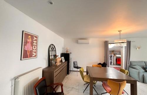 Abrest Villa | Maison Grillon - Maison proche de Vichy avec piscine