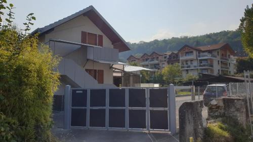 Publier House | Maison La Rive