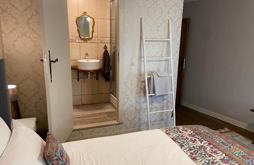 Le Vigeant Bed & Breakfast | Maison La Roche Chambre D'hotes