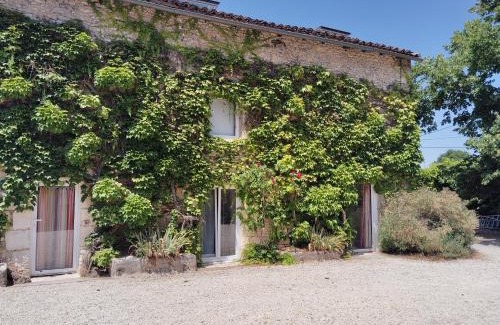 Avanton House | Maison Les Iris - 3 chambres et 3 salles de bain - 3 à 6 personnes - Futuroscope