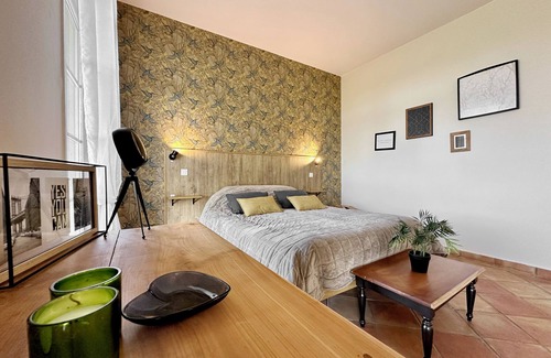 La Fagette Bed & Breakfast | Maison Oléa - "Les Pivoines" bed and breakfast overlooking the Vézère valley