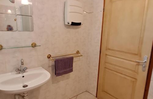 Meligny-le-Grand House | Maison spacieuse et confortable avec terrasse et jardin, idéale pour famille ou entreprise - FR-1-585-29