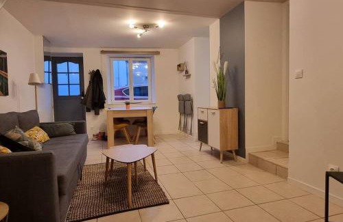 Surgeres Apartment | Maisonnette design Le Cosy - Marché à 3mn à pied - Parking gratuit à 50m - Amazon Prime -