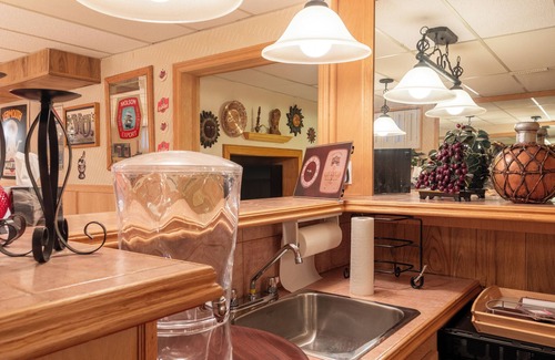 Mississauga House | Majestic Mansion with Bar and Entertainment Space