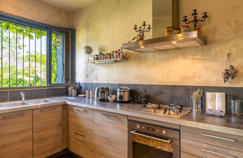 Capestang Villa | Majestic Master's House with Pool