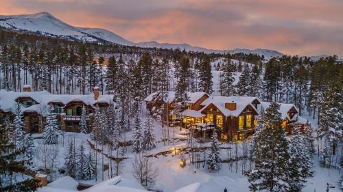 Four O'Clock House | Majestic Mountain Lodge
