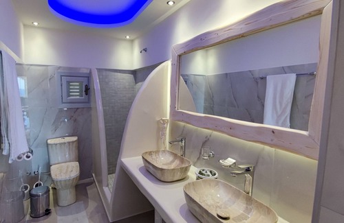 Perissa House | Majesty House on the black beach