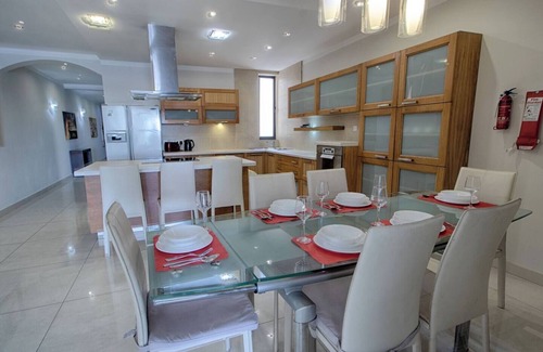Sliema Apartment | Make your holiday worthwhile at this fabulous accommodation just a minute away from Sliema ferries