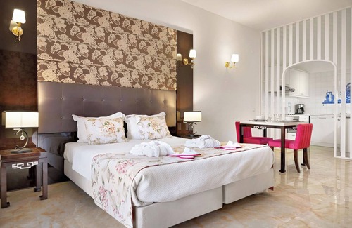 Oura Hotel | Make Your Trip More Enjoyable! 3 Relaxing Units, Full Kitchens and Ocean View!