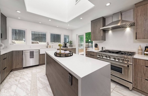 Eastern Malibu House | Malibu Ocean View Contemporary House with Pool