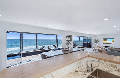 Eastern Malibu House | Malibu Private Beachfront Estate with Pool & Jacuzzi /4 Bedroom
