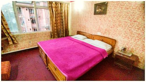 Charbagh Hotel | Mall Road Hotel Shambhu Darjeeling - Prime Location - Near Chauk Bazar - Best Hotel in Heart of Tiger Hill City