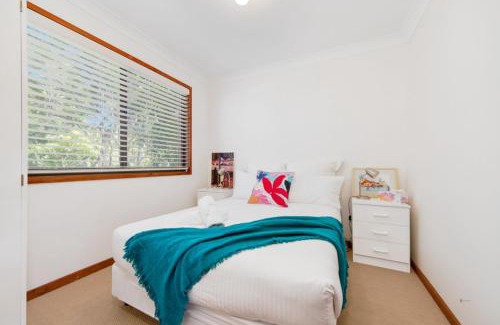 Malua Bay Apartment | Malua Bay Treehouse, Walking Distance to Beach