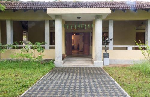Akkaraipattu House | Mannankulam Villa