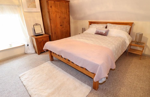 Twywell Cottage | MANOR FARM HOUSE COTTAGE, family friendly in Thrapston