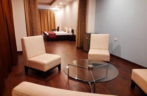 Noida Bed & Breakfast | Manor Inn Suites Executive Suite