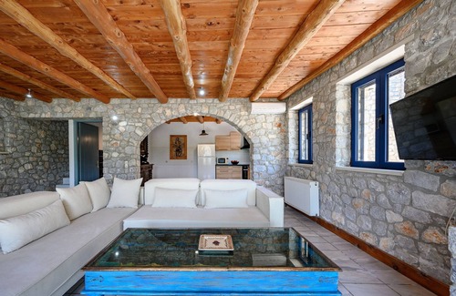 Lampini Villa | Manousaki,serene villa,pool,Near taverns