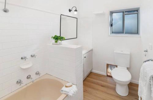Mansfield House | Mansfield Family Getaway - sleeps 10