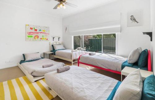Mansfield House | Mansfield Family Getaway - sleeps 10