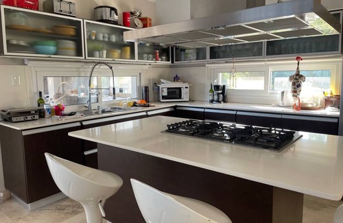 Gualeguaychu House | Mansión 5 Habitaciones en Suite en Country Golf