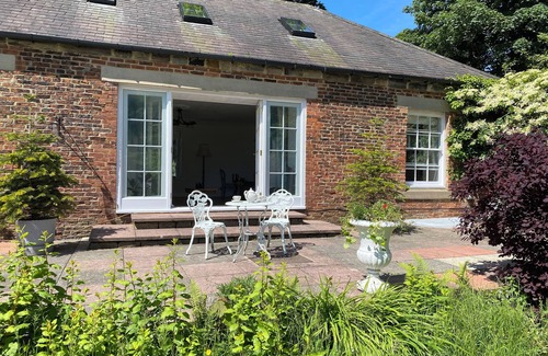 East Boldon Apartment | Mansion Annexe - Private 5 Acres-stunning Grounds
