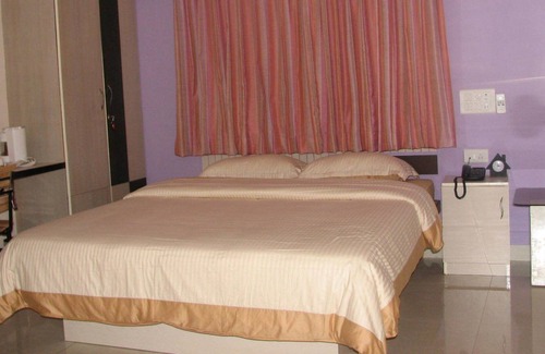 JP Nagar Hotel | Maple Leaf