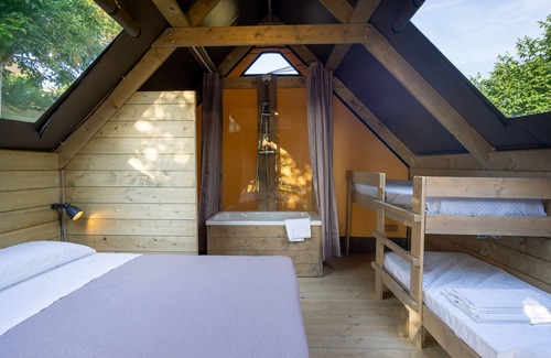 Sant'Elpidio a Mare Resort | Maple tree tent with pool