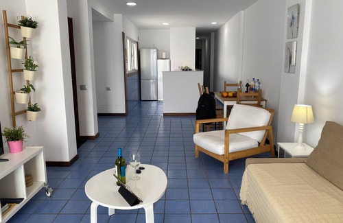 Las Palmas de Gran Canaria Apartment | MAR DE SANTIAGO apartment located on the first line of Las Canteras Beach