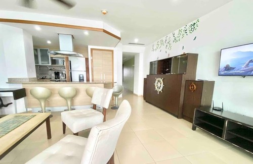 Gascue Apartment | @Marbella Chic 2BR Apt. 5th floor Beach-Front