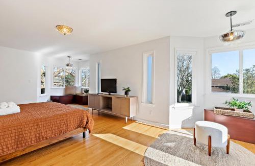 Farm Hills House | @ Marbella Lane - Elegant and Inviting Home in RWC