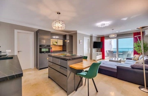 Urbanizacion Marbessa Apartment | Marbella, Playa Real Sea View & Golf