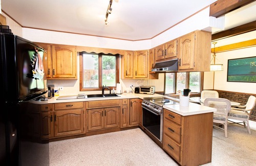 Manistee House | ⚓️Marcell's Mainstay ⚓️ Beach Retreat Blocks From Downtown