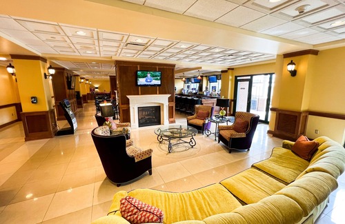 Cross Lanes Hotel | Mardi Gras Casino & Resort