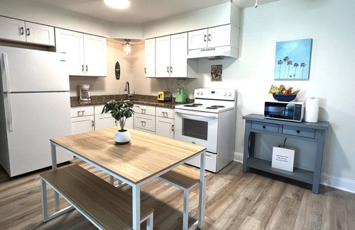 Lake Geneva Apartment | @MARGARITAVILLA@ Downtown Lake Geneva