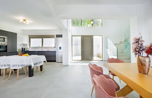 Xamoudochori Villa | Marianna Village Maleme, 7 BD, 6 BA, two pools!