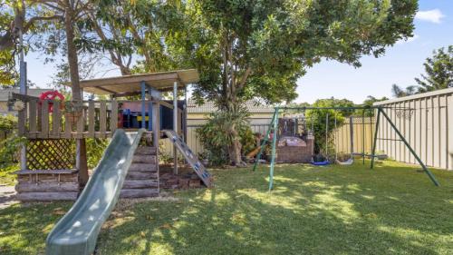 Coffs Harbour House | Marilyn's - Budget family friendly, walk to beach