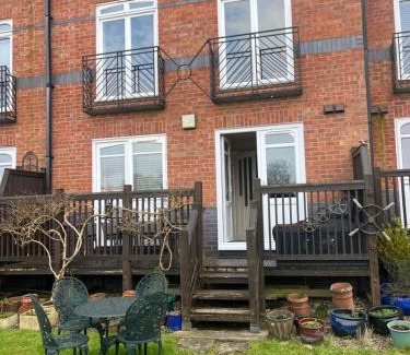 Braunston House | Marina View