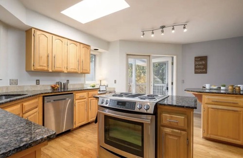 Sudden Valley House | Marina view lake house. Beach & Golf! Dog friendly