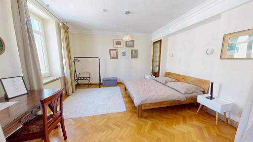 Gmunden Apartment | Marktplatz Mountain View