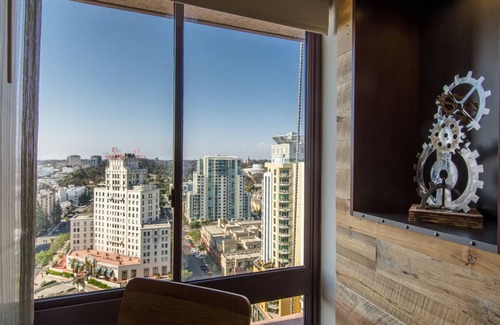 Cortez Hill Apartment | Marriott Vacation Club, San Diego. King bed suite