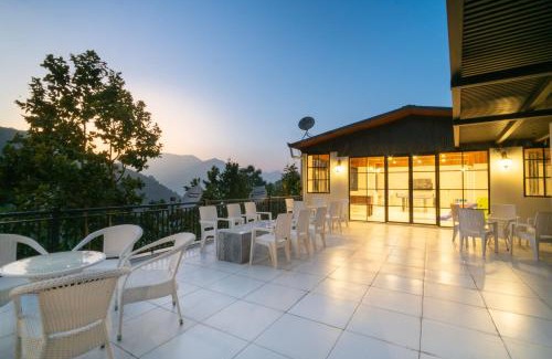 Lansdowne Hotel | Marten's Wilderness Retreat