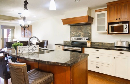 Canmore Condo | Marvellous Mountain Condo – Pool & Hot Tub