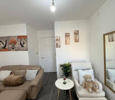 Woolwich Riverside Apartment | Mary Apartment