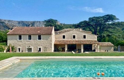 Lioux Bed & Breakfast | MAS aux CEDRES