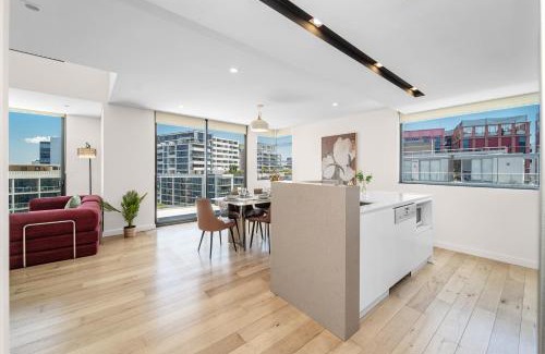 Mascot Apartment | Mascot Spacious Loft Apt Near Train
