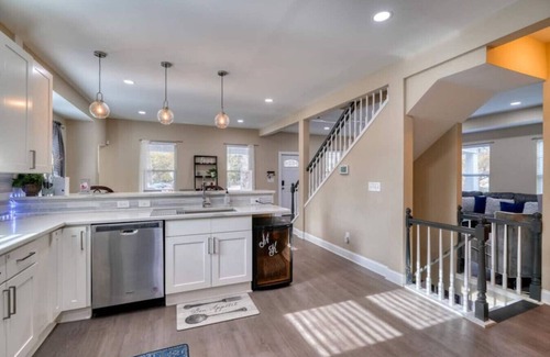 Baltimore House | Massive 5 bedroom with a gameroom!